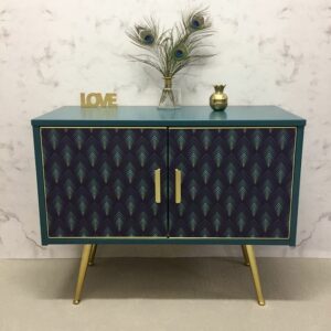 Anni's-ArtandLiving-Sideboard-Pfau-Möbel-Upcycling-individuell-Wien