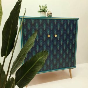 Anni's Art and Living-Möbel-Wien-Upcycling-Designmöbel-Vintagemöbel-Kommode-Schrank-Türkis-Blau-gemustert-lackiert-gold-Knäufe-Buche-Kunstmöbel-außergewöhnlich-individuell
