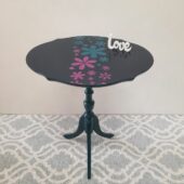 Anni's Art and Living-Tisch-Upcycling-Möbel-Wien-restaurierung-Blumentisch-Beistelltisch-farbenfroh-nachhaltig-Möbelunikat