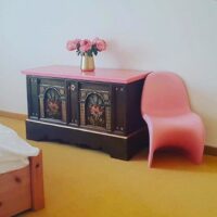 Home-Zillertal-Kommode-Pink-floral-gold-Möbelupcycling-Wien-AnniMori