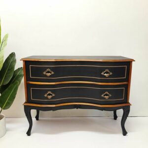 Anni's ArtandLiving-Black-Barock-Stil-Kommode-schwarz-Designmöbel-nachhaltig-Upcycling-Möbel-Wien-Anni Mori
