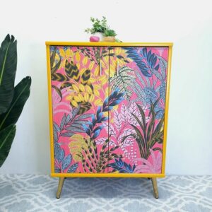 Spring Vibes-Kommode-Möbelunikat-gelb-pink-rosa-blau-Vintagemöbel-Upcycling-Wien-Anni Mori