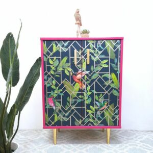 Anni's Art and Living-Tropical Birds-Pinkemöbel-Upcyling-Wien-Kommode-Schrank-außergewöhnliche-Möbelunikate-Shop-Möbelrestaurierung-Interiordesign