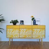 Anni's Art and Living-Vintage-Sideboard-tropisch-Retromöbel-gelb-Upcycling-Wien-Möbel-originell-Interiordesign-Unikat-Anni Mori