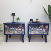 Annis Art and Living_Vintagemöbel_Nachtkästchen_Nachttisch_Blau_Blumen_ausaltmachneu_Upcycling_Wien_Interiordesign